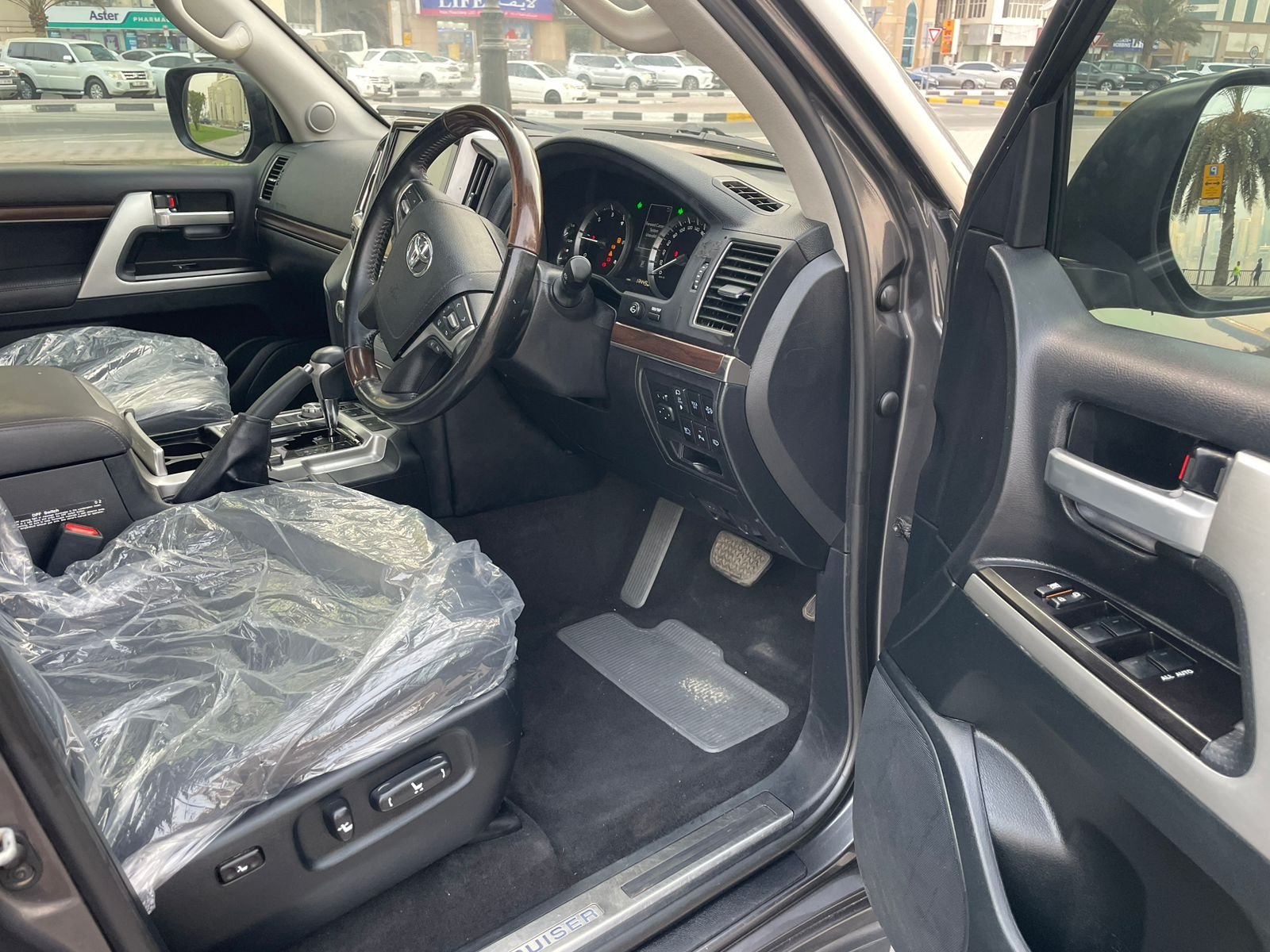 Toyota Land Cruiser 200 Sahara - Photo 10