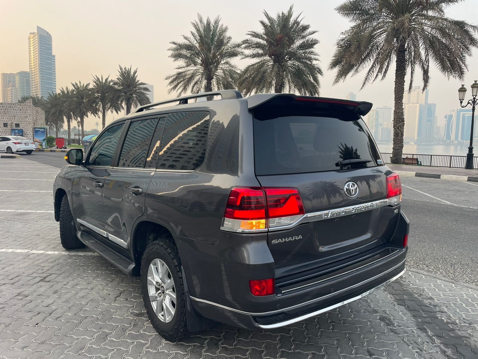 Toyota Land Cruiser 200 Sahara - Photo 8