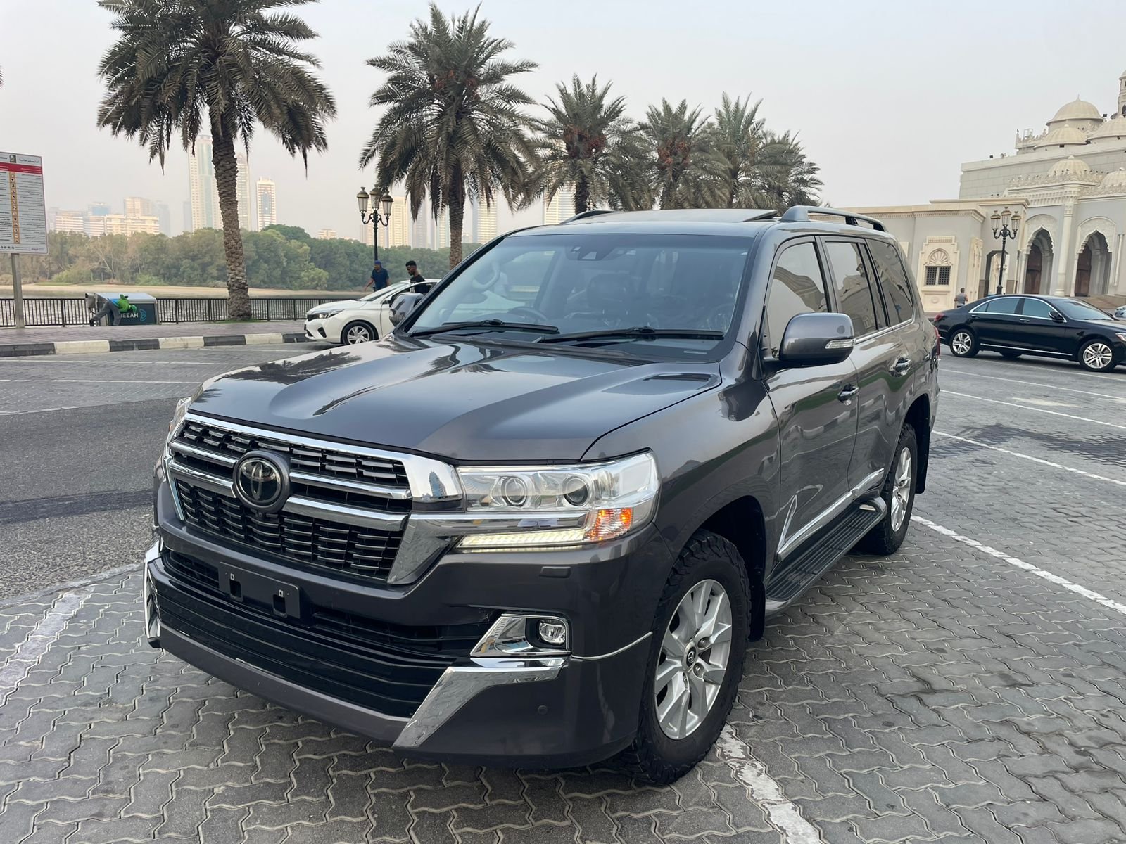 Toyota Land Cruiser 200 Sahara
