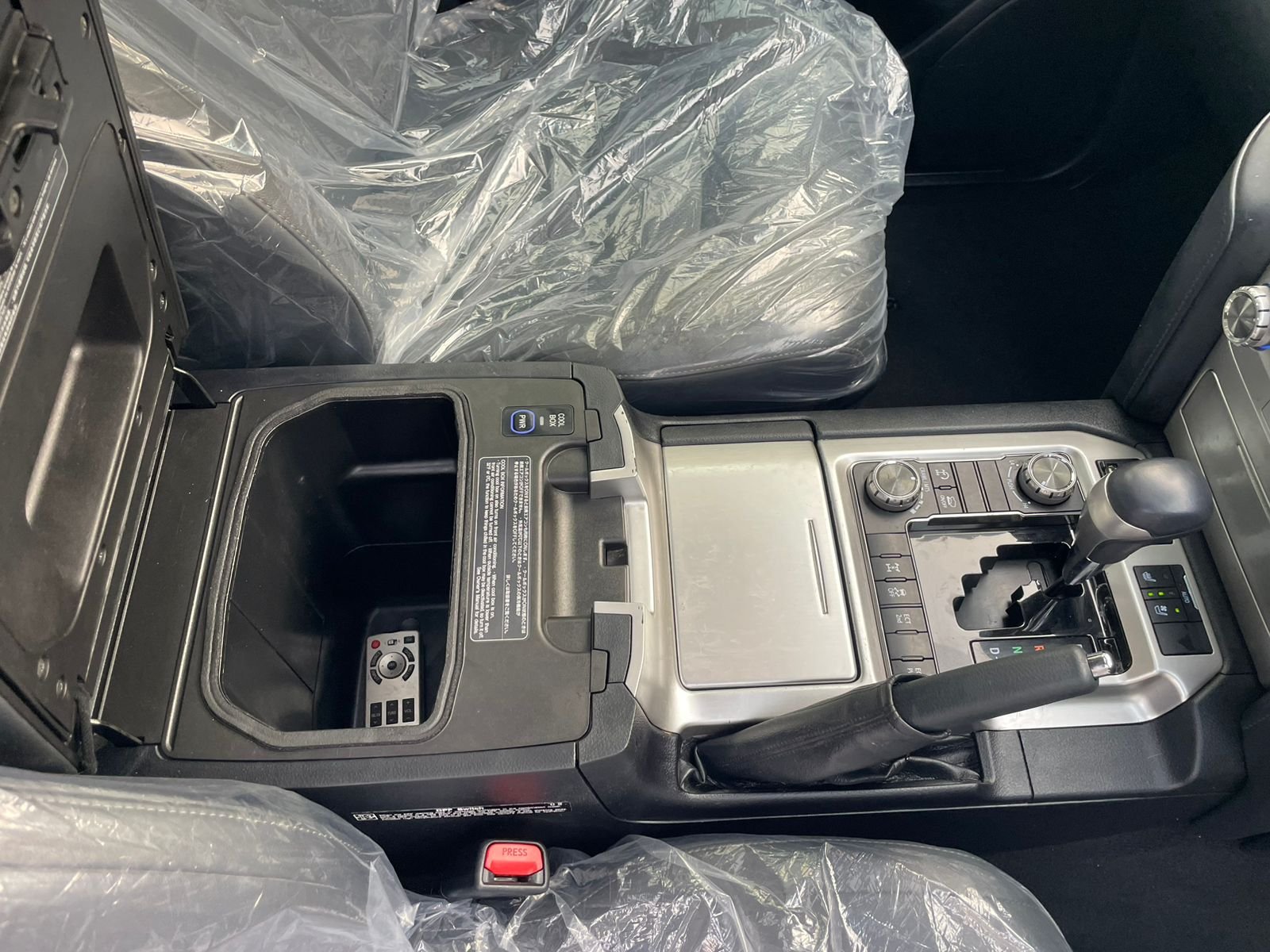 Toyota Land Cruiser 200 Sahara - Photo 17
